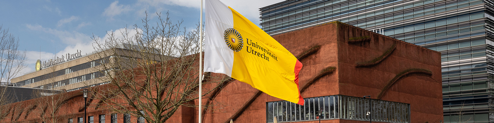 Outside image with the UU flag and Minnaert building.
