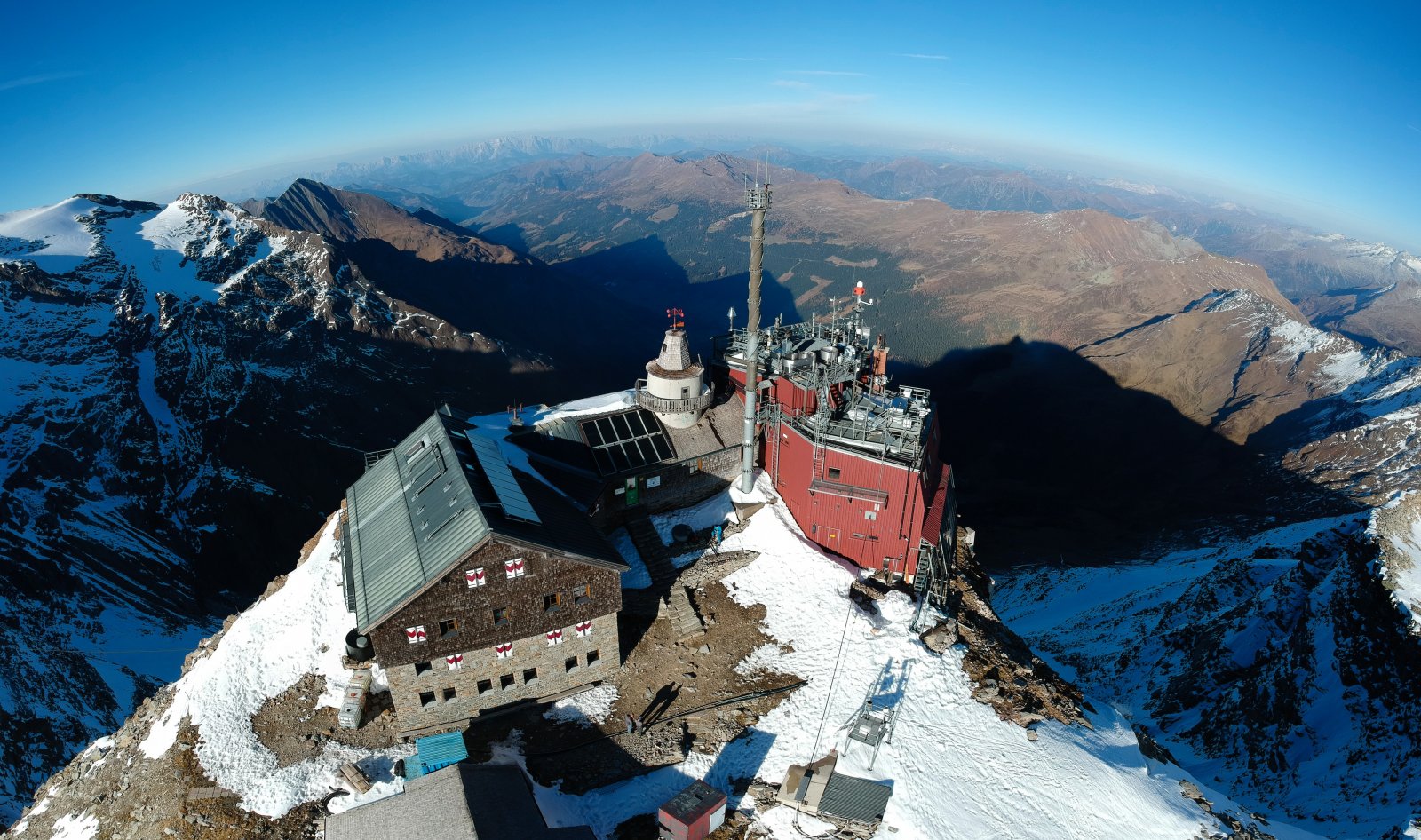 Panorama view of the Sonnblick Observatory on Mt Hoher Sonnblick in Austria. Photo credits: ZAMG-SBO/GernotWeyss