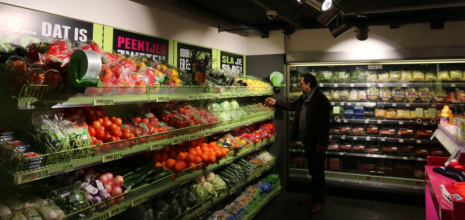 Groente- en fruitafdeling van de supermarkt 