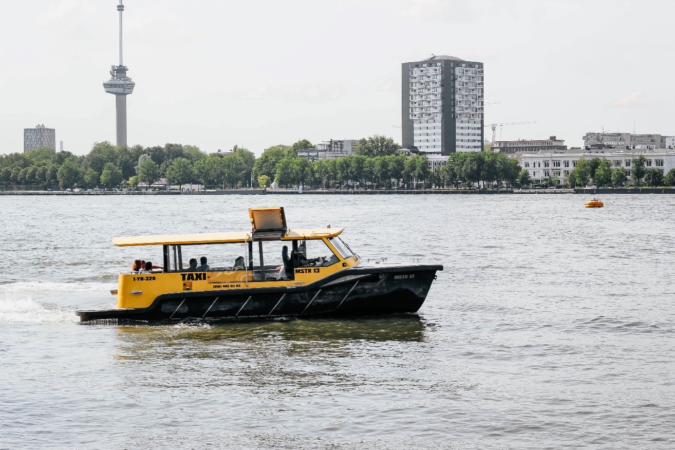  Boot op de maas in Rotterdam