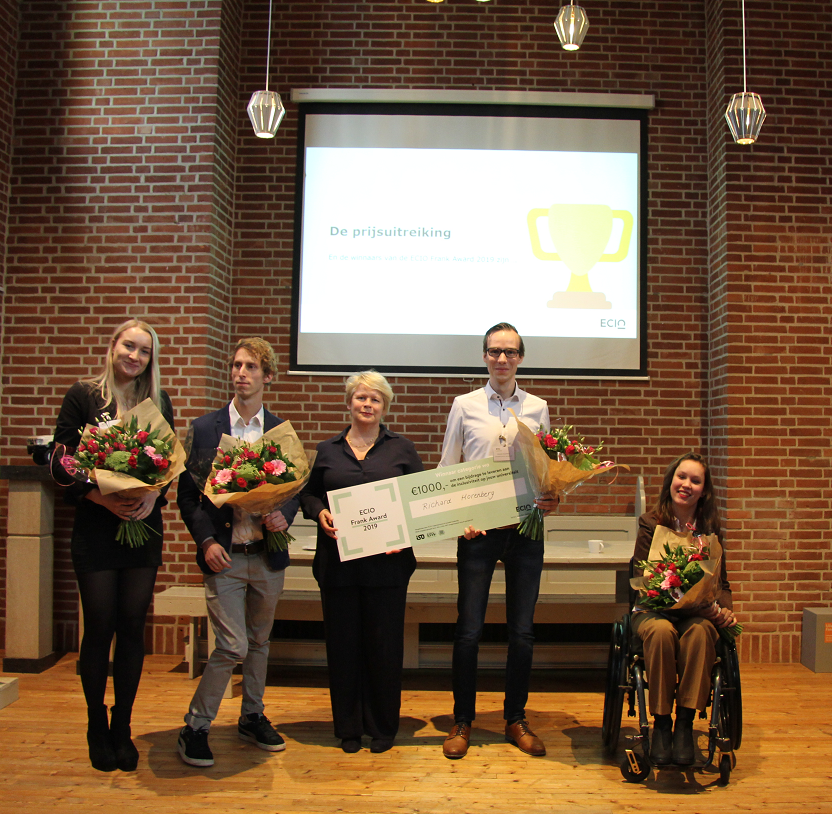 Uitreiking van de ECIO Frank Award (v.l.n.r.: Emma Hoogenraad, Jelle Meuwissen, Marjan Hammersma, Richard Horenberg en Jiska Stad-Ogier) )