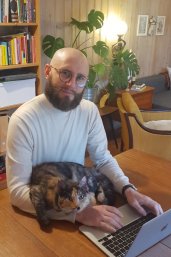 A picture of Jeroen Rijnders and his cat Phyllis 