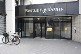 The main entrance of the Administration Building (Bestuursgebouw)