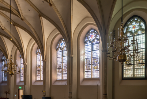Glas-in-lood-ramen in Aula van Academiegebouw