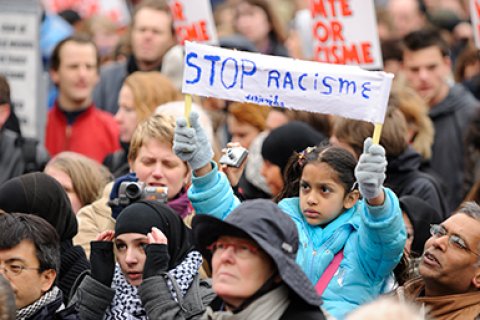 Protest tegen racisme © iStockphoto.com/VLIET