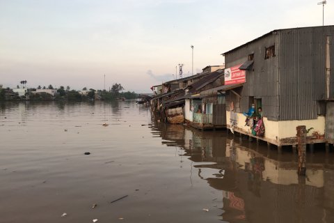 Bewoning bij het water in de Mekongdeltra