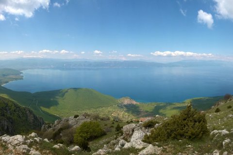 The 1.4 million year old Lake Ohrid on the border between Albania and Northern Macedonia (Photo credit: Thomas Wilke).