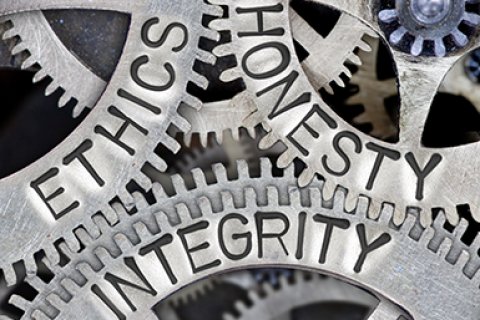 Afbeelding van een tandrad met de termen ethics, honesty and integrity