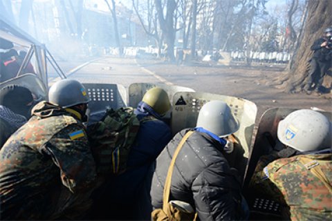 Barricade line separating interior troops and protesters seen as the conflict develops. Clashes in Kyiv, Ukraine, 2014 - Wikimedia Commons