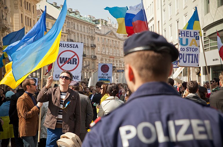 Ukraine and Russia Protests © iStockphoto.com/Benstevens