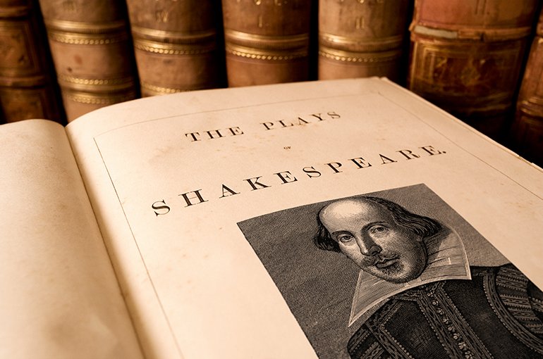 Oude boeken van William Shakespeare © iStockphoto.com/duncan1890