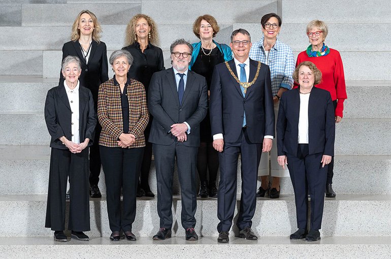 Birgit Meyer (midden achter) ontvangt eredoctoraat van Universität Zürich. Foto: © Frank Brüderli