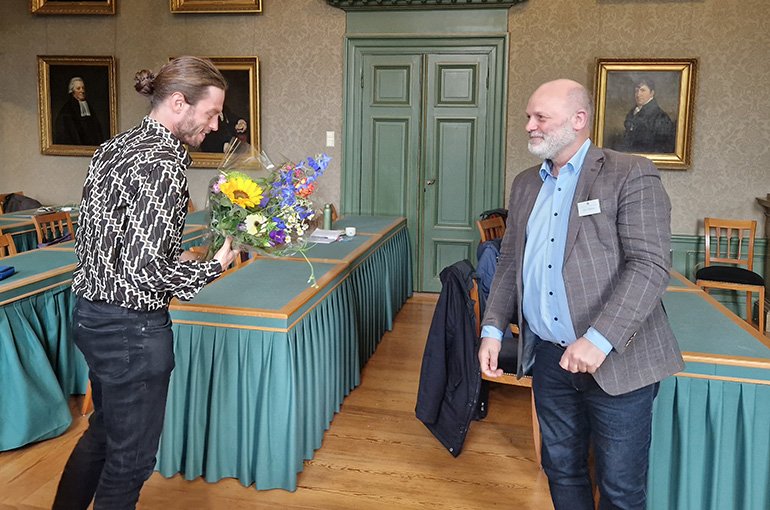 Erik Meinema ontvangt de Gerardus van der Leeuw Dissertatieprijs