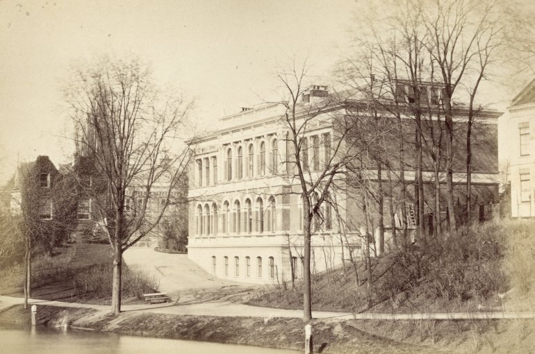 Foto uit de negentiende eeuw van de bijlhouwerstraat