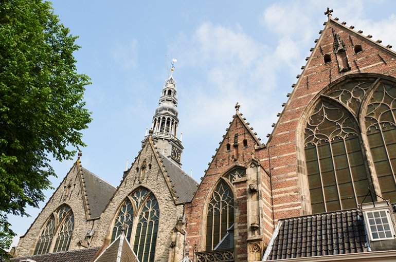 Oude Kerk in Amsterdam © iStockphoto.com