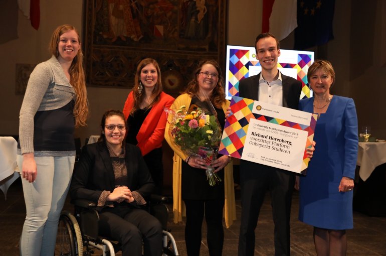 Uitreiking van de Diversity & Inclusion Award aan Richard Horenberg (Platform Onbeperkt Studeren)
